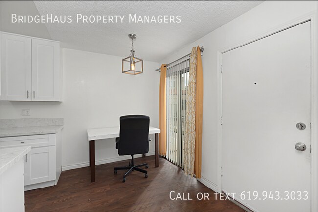 Building Photo - Make This 2 Bedroom Unit In Sunny Lakeside...