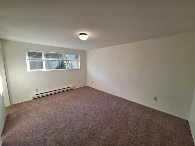 Building Photo - Two Bedroom Townhouse Style Unit
