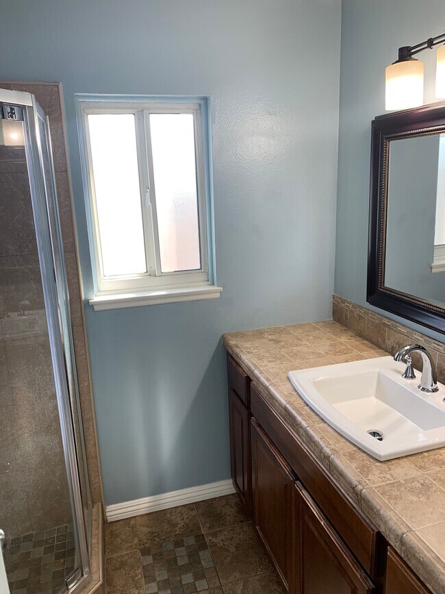 Master Bath - 2540 E Dunes St