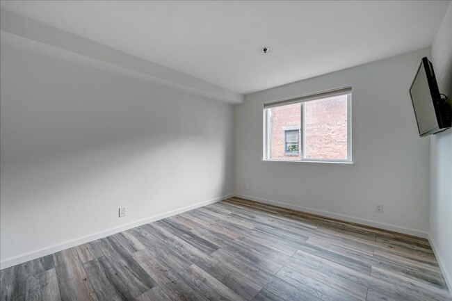 Building Photo - Charming 1 Bed 1 Bath Condo on Capitol Hil...