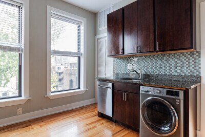 Building Photo - 625 W Oakdale Ave