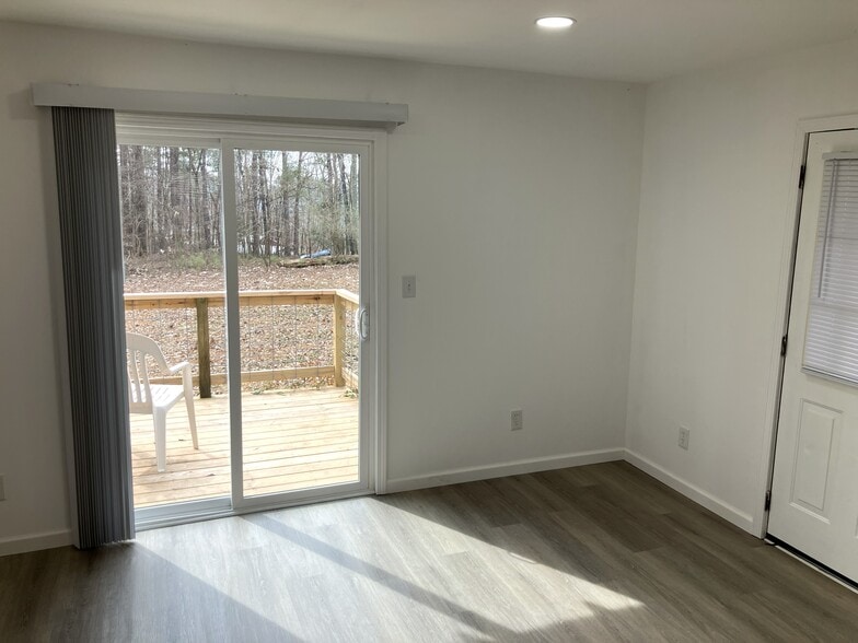 Building Photo - 495 Annie Lee Rd