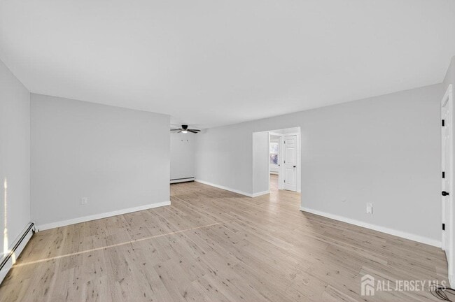 Building Photo - 289 Main St