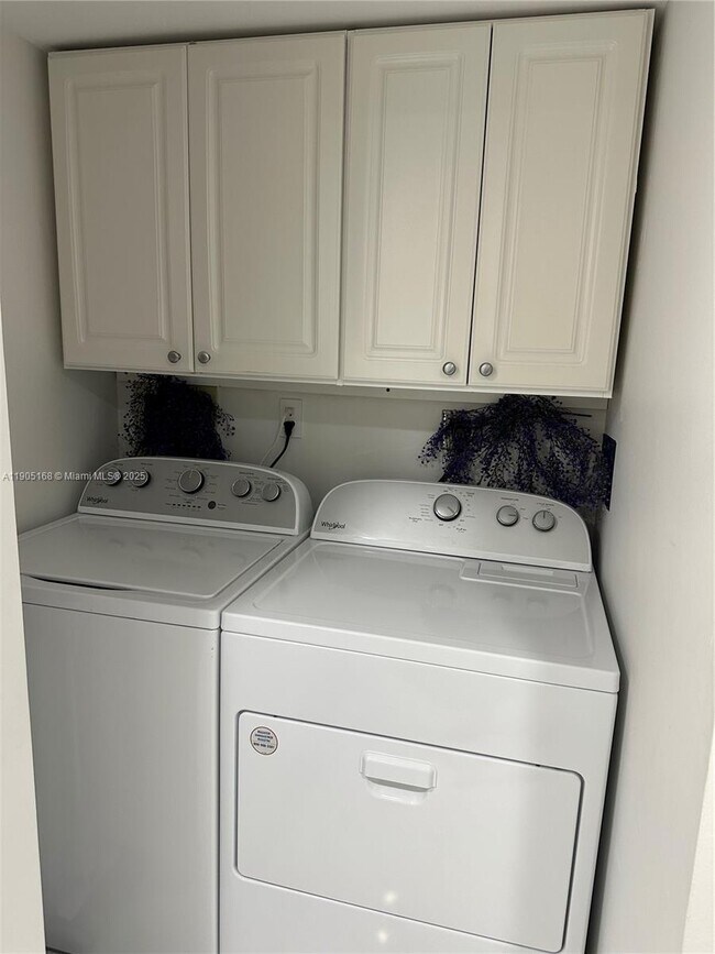 Building Photo - 16485 Collins Ave