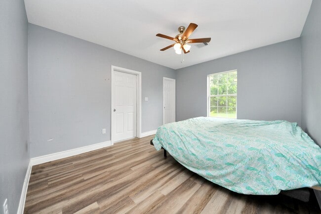 Building Photo - 221 3rd St N