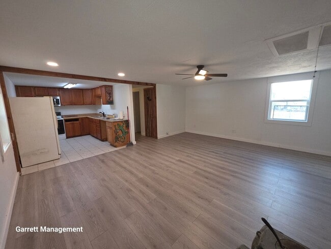 Building Photo - 126 Iroquois Dr