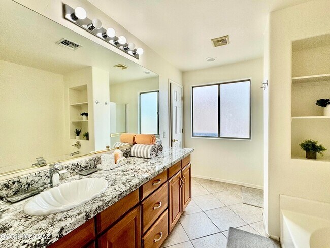 Building Photo - 12361 N Globe Mallow Pl