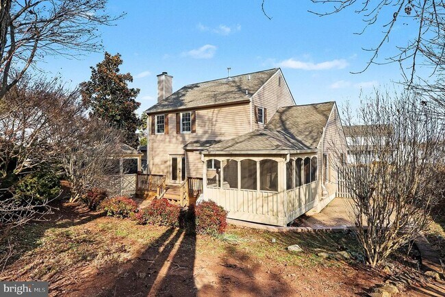 Building Photo - 5819 Stone Ridge Dr