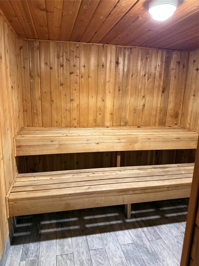 Building Photo - 1849 S Ocean Dr