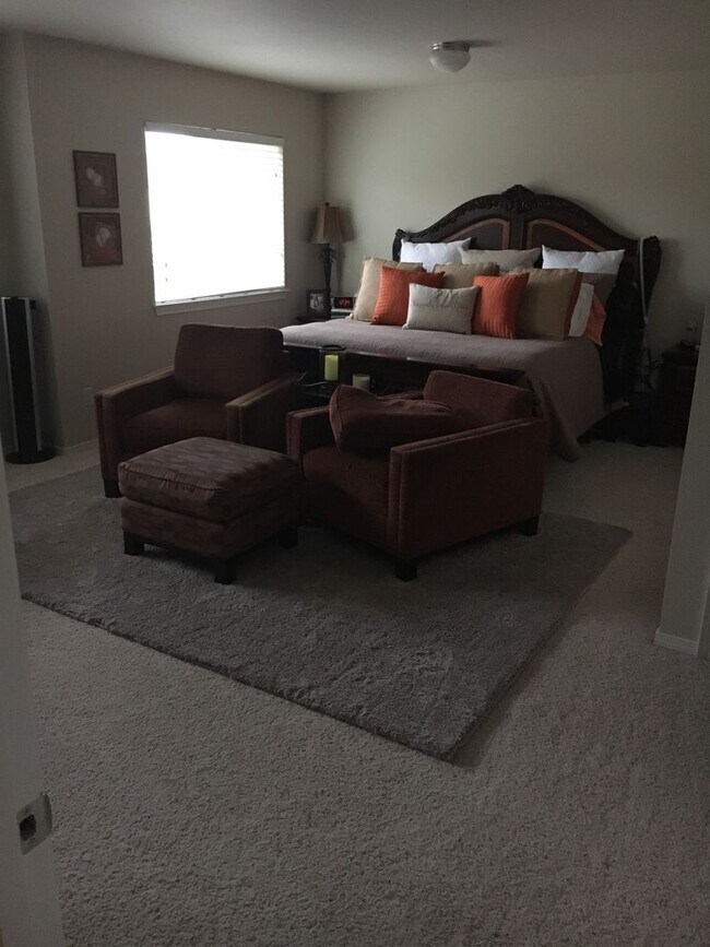 Building Photo - Crystal Heights Area of Puyallup-Fresh Pai...