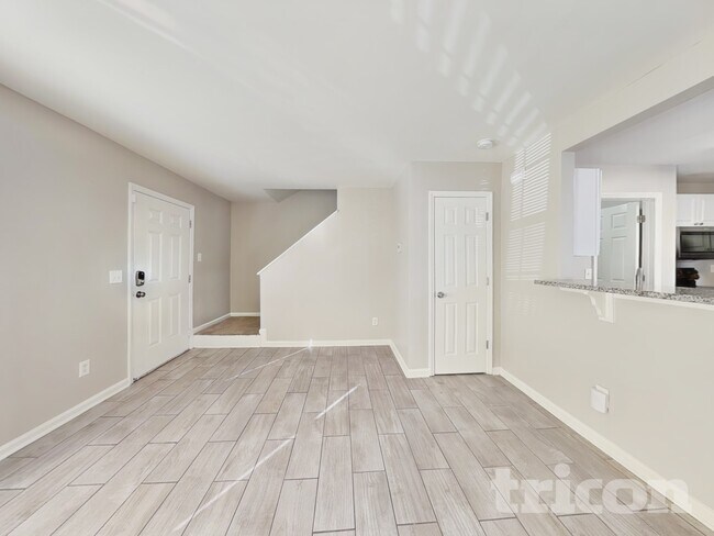 Building Photo - 11 Peridot Pl