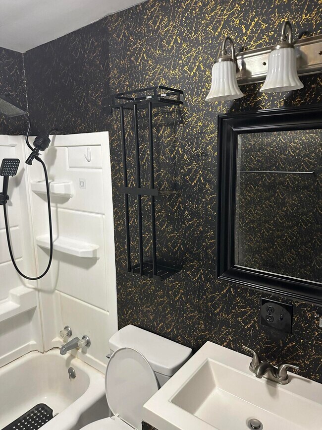 Building Photo - 126 Allnutt Dr