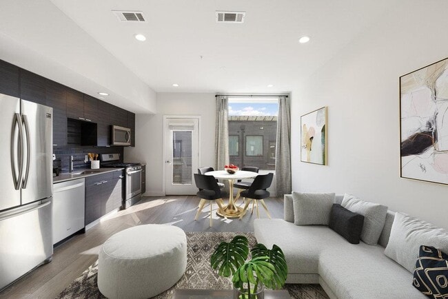 Building Photo - 1800 E 4th St