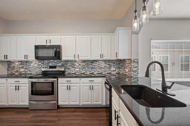 Building Photo - 11814 Bastrop St