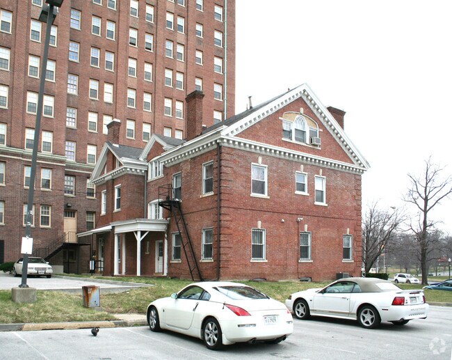 Building Photo - The Mansion Apartments at Cloversdale