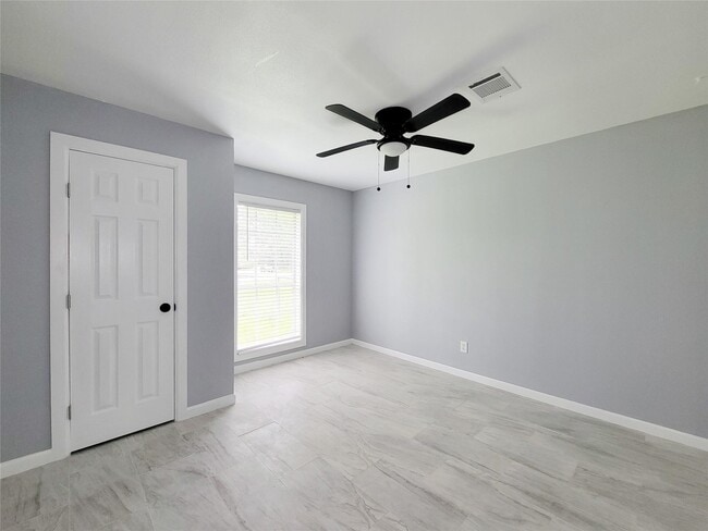 Building Photo - 5103 Karu Dr