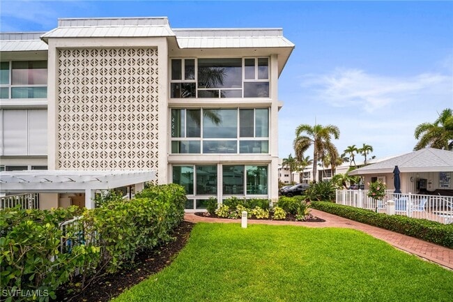 Building Photo - 2100 Gulf Shore Blvd N