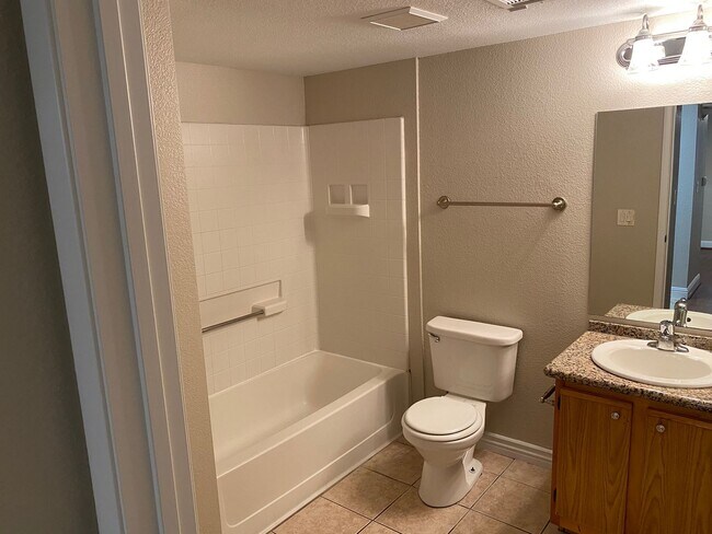 Building Photo - SW!! First floor unit with Balcony!! Gated!! Clubhouse!!  Community pool!! Spa!! Exercise Room!! ...