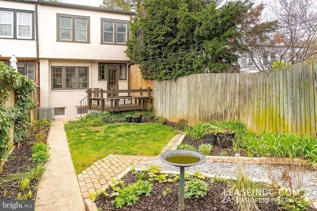 Building Photo - 4434 Reservoir Rd NW