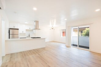 Building Photo - Recently Renovated 1 Bed / 1 Bath Apartmen...