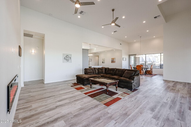 Building Photo - 14914 E Zapata Dr