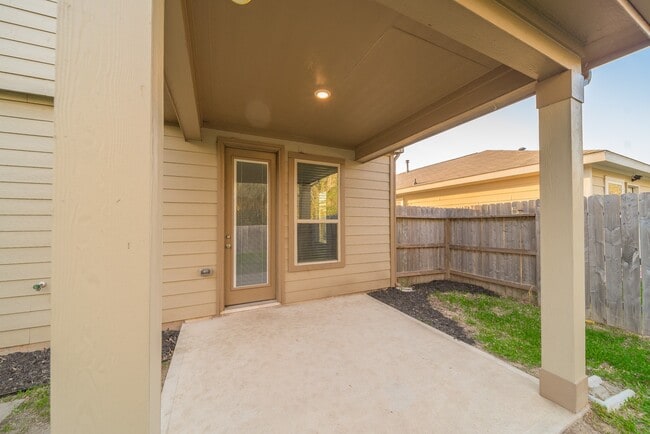 Building Photo - 27618 Mesabe Dr