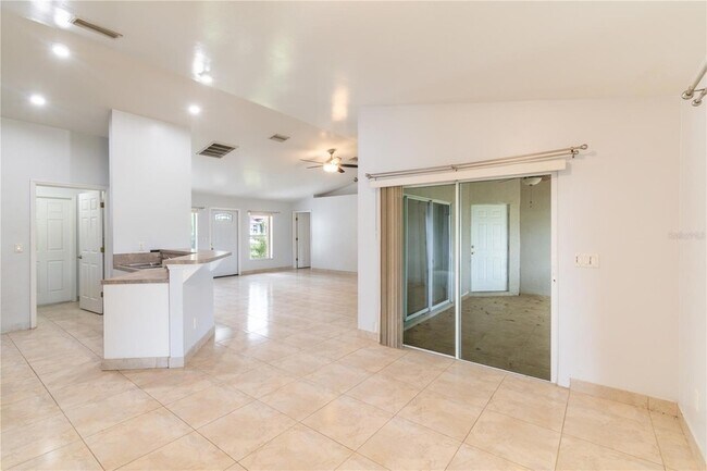Building Photo - 4913 Cromey Rd