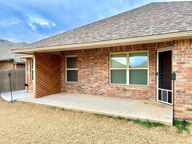 Building Photo - Cute Home In Mustang Schools With Storm Sh...