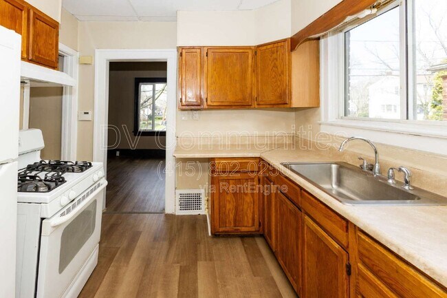 Building Photo - 243 Wildwood Ave