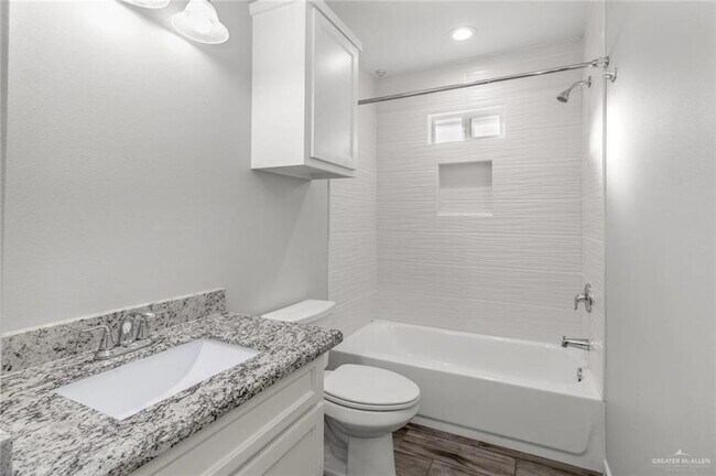 Building Photo - 1413 Alta Vista Dr