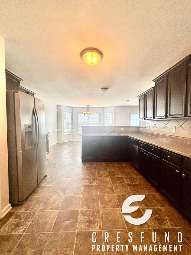 Building Photo - Freshly Painted and Spacious 4 Bedroom, 3 ...