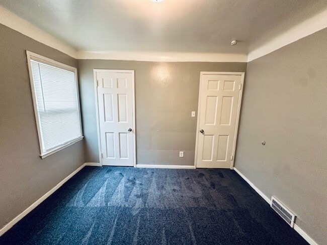 Building Photo - 3 Bedroom 1 Bath Welcome Section 8