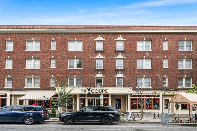 Building Photo - Stylish 2BR/2BA Bi-Level Condo with Private Roof Deck and Covered Parking!
