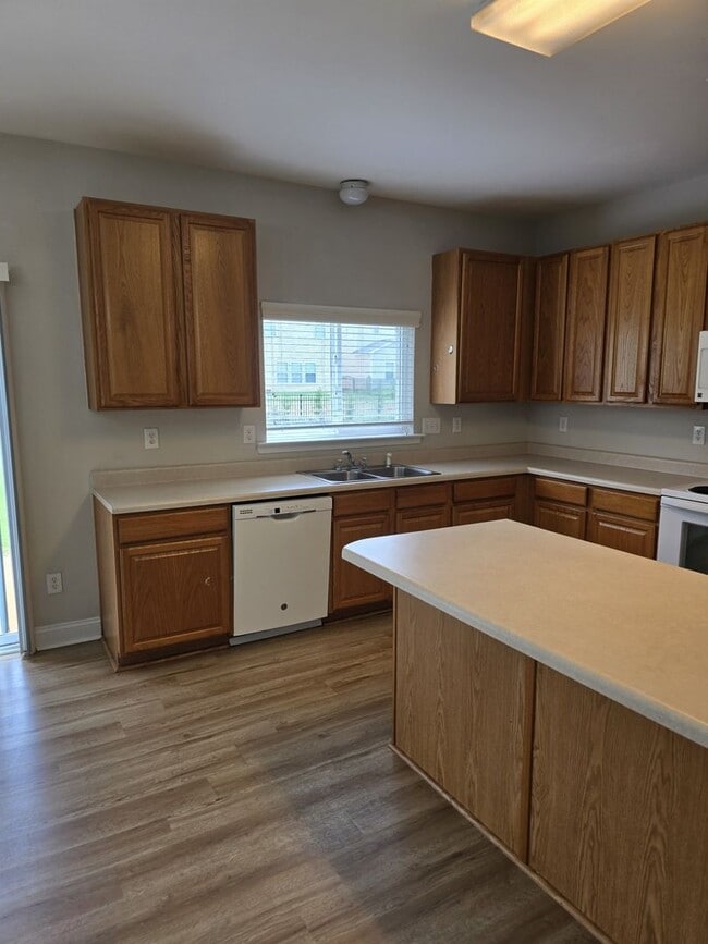 Building Photo - Spacious 4BR/2.5BA Home located in Berewick
