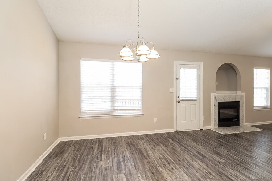 Building Photo - 3205 Forest Creek Ct