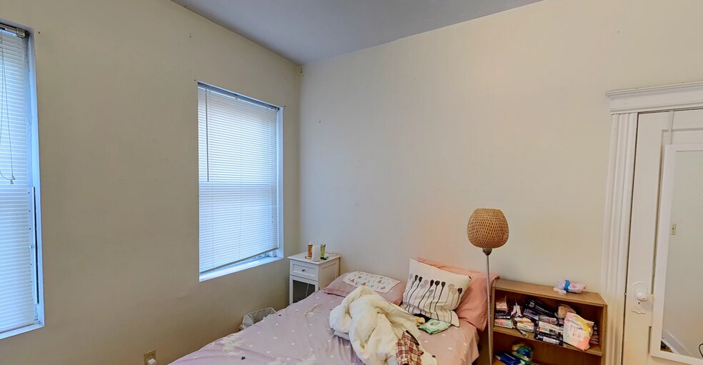 Building Photo - 126 Warren St