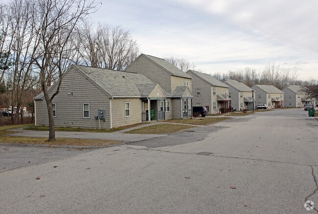 Primary Photo - 1-19 Pheasant Ct
