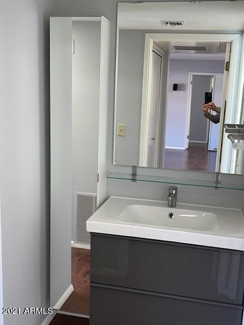 Building Photo - 7557 N Dreamy Draw Dr