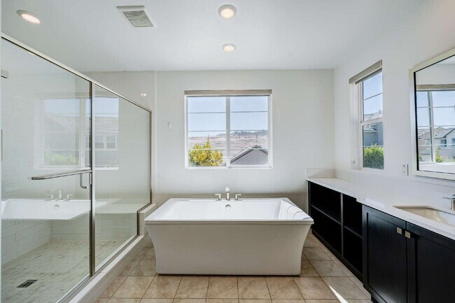 Building Photo - Luxury Living at The Farm