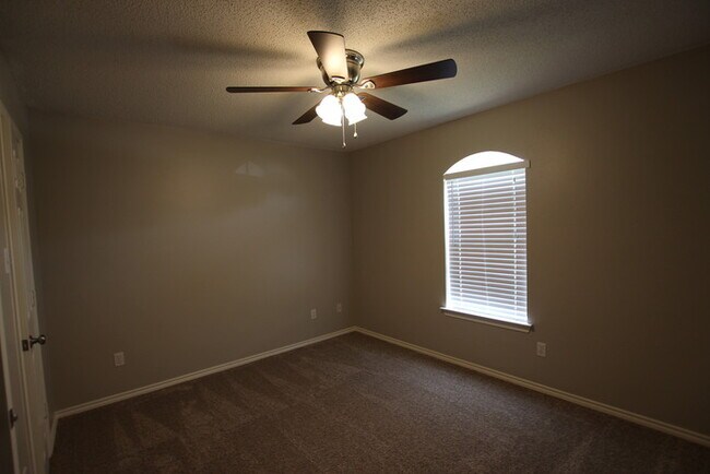 Building Photo - Available Now! 3 Bed 2 Bath Rental in Bullard ISD!