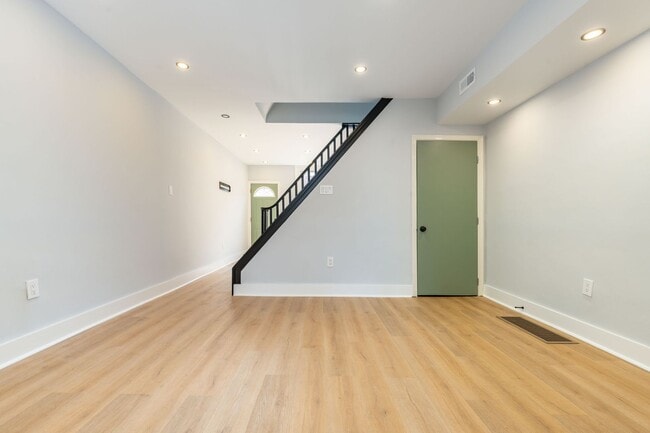 Building Photo - Newly Renovated 2-Bedroom 1-Bathroom Home in Port Richmond Available Now!