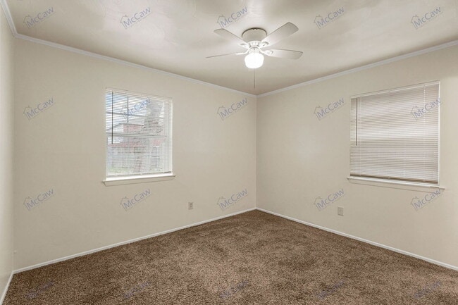 Building Photo - 14732 Oakwood Ln