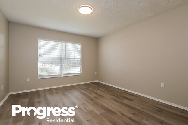 Building Photo - 3180 Thoroughbred Loop N