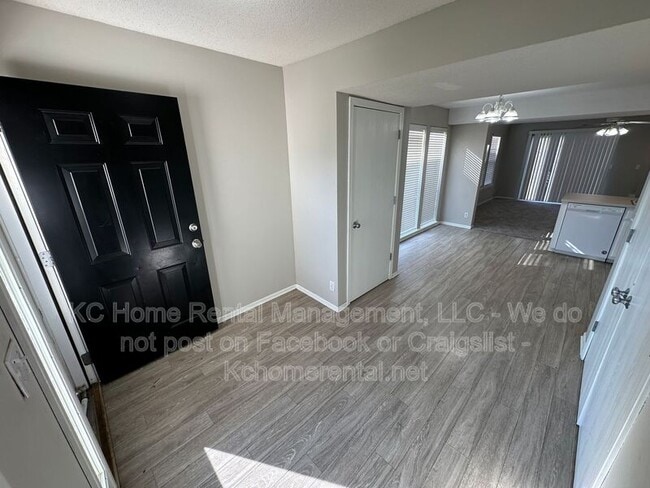 Building Photo - 8042 N Elmwood Ave