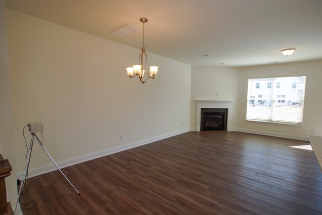 Building Photo - 206 Oakchest Ct