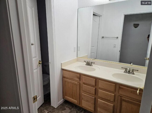 Building Photo - 7834 W Kerry Ln
