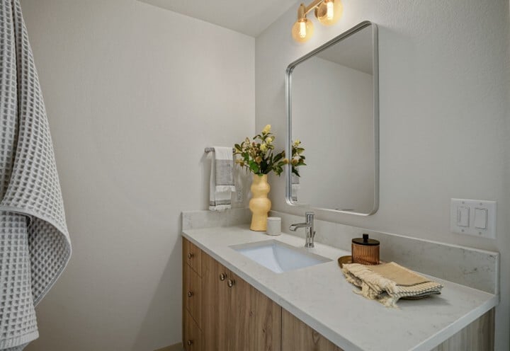 Building Photo - 1319 Oppek St NE