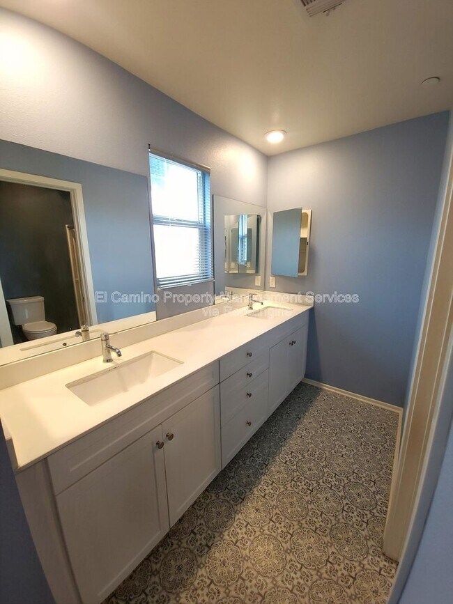 Building Photo - 10244 Artesia Blvd