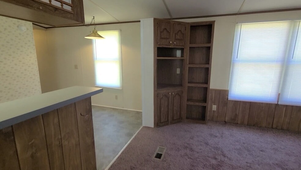 Building Photo - 77 Saturn Ln