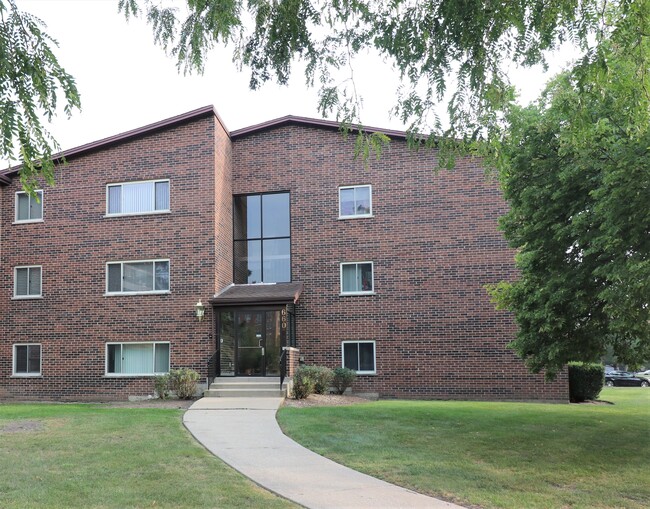 Building Photo - 660 Perrie Drive